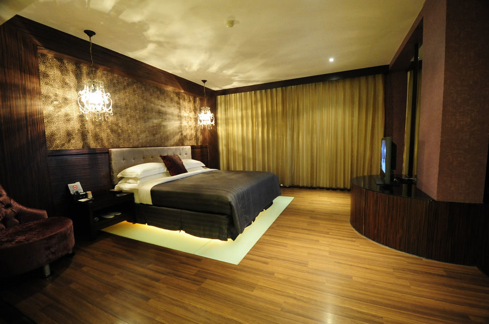 The Riverside Hotel & Motel Kaohsiung Esterno foto