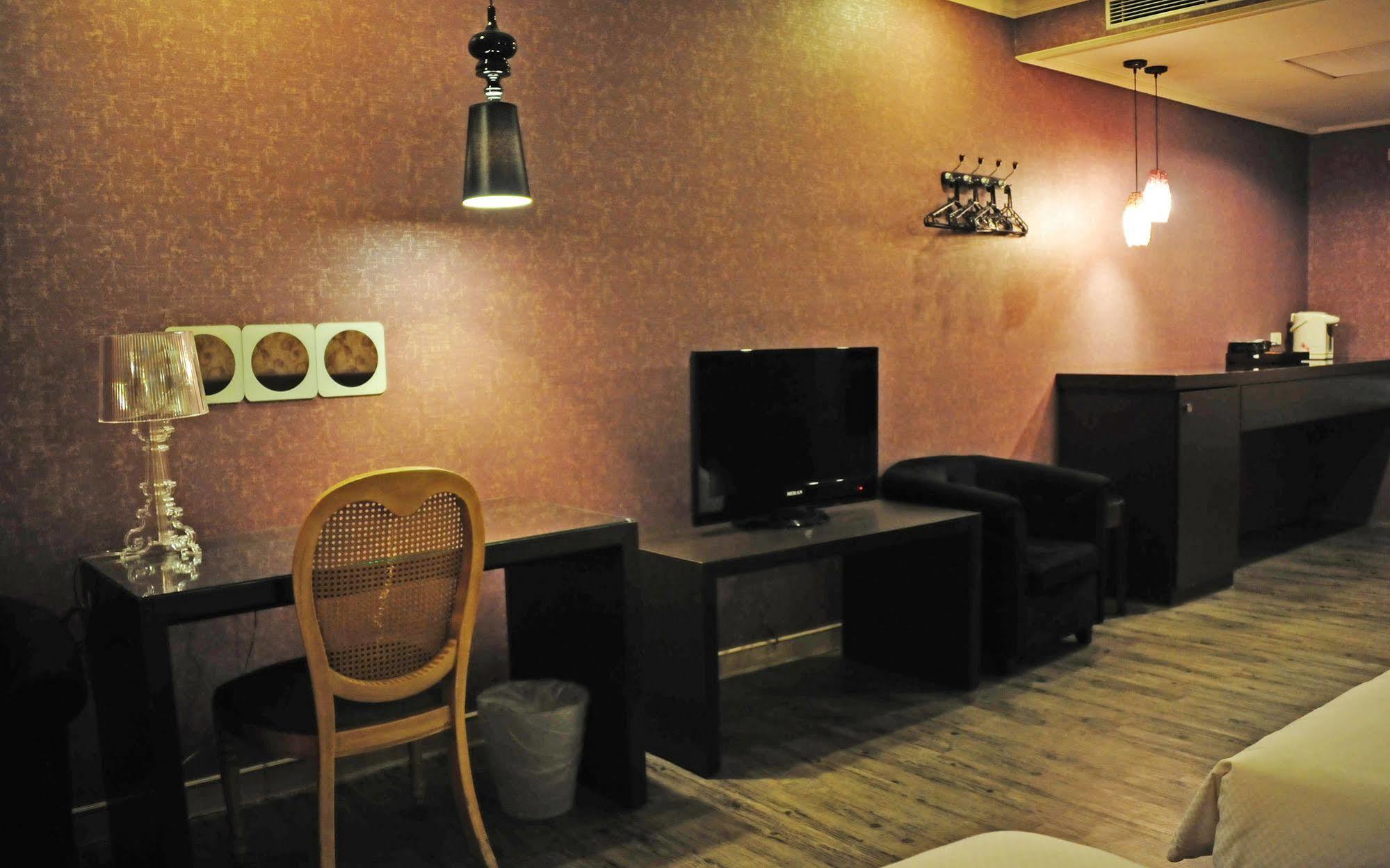 The Riverside Hotel & Motel Kaohsiung Esterno foto