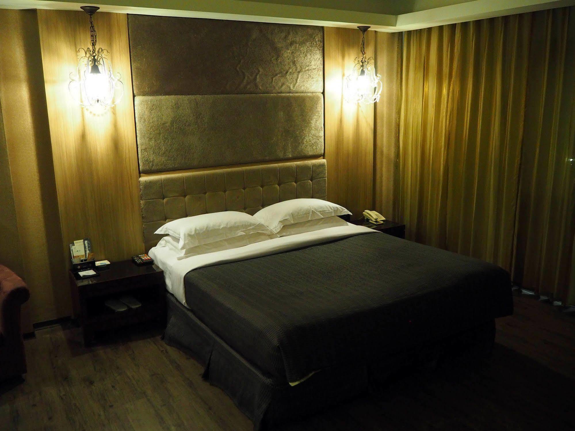 The Riverside Hotel & Motel Kaohsiung Esterno foto