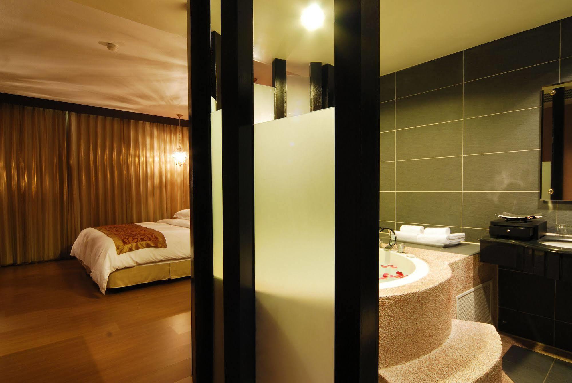 The Riverside Hotel & Motel Kaohsiung Esterno foto