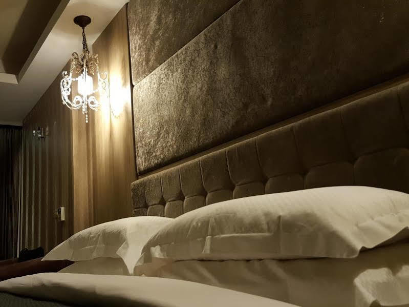 The Riverside Hotel & Motel Kaohsiung Esterno foto