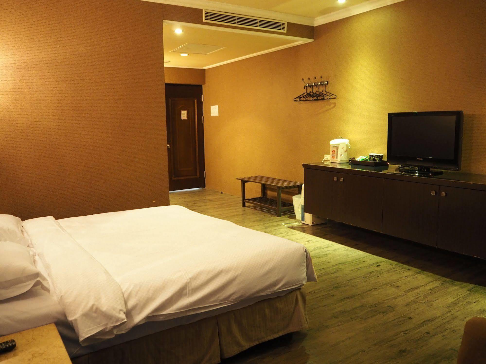 The Riverside Hotel & Motel Kaohsiung Esterno foto